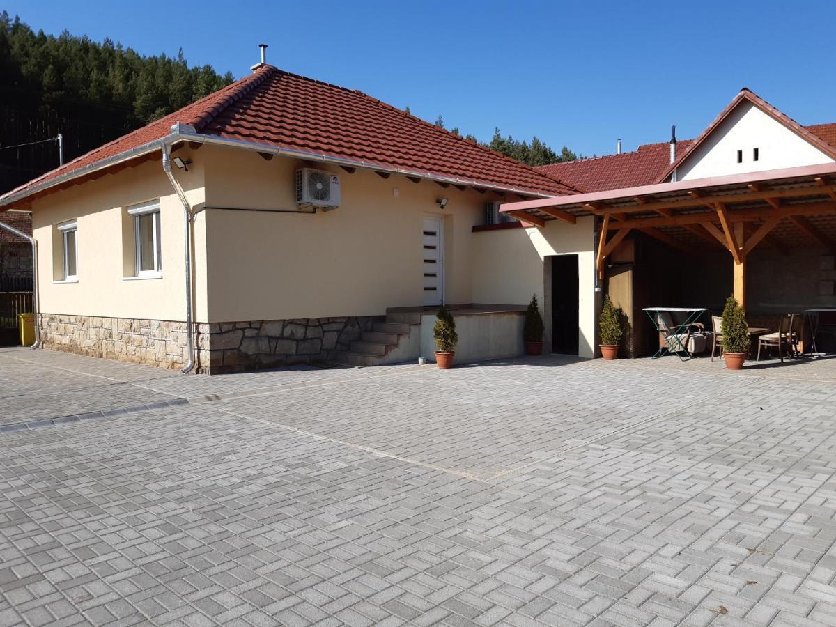 Hotel Kristof Vendeghaz Bükkszék Exterior foto